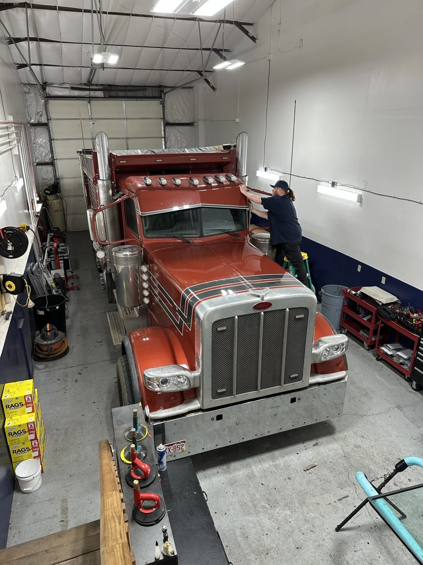 Peterbilt windshield replacement