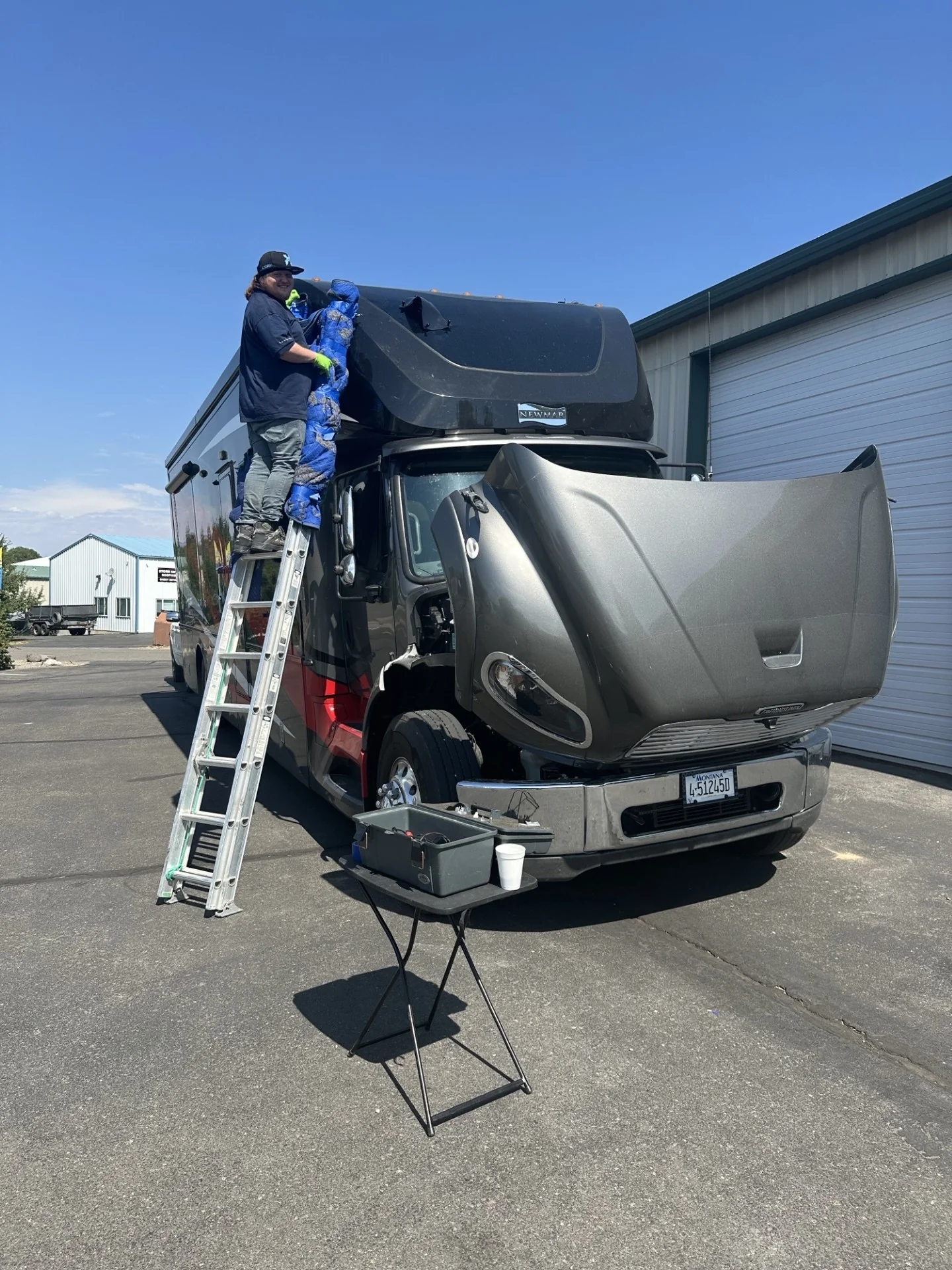 Windshield replacement on a Newmar motorhome